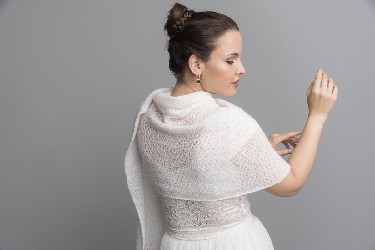 FOR YOU: Leichte Lace Stola gestrickt für romantische Hochzeiten aus edlem Garn - Beemohr