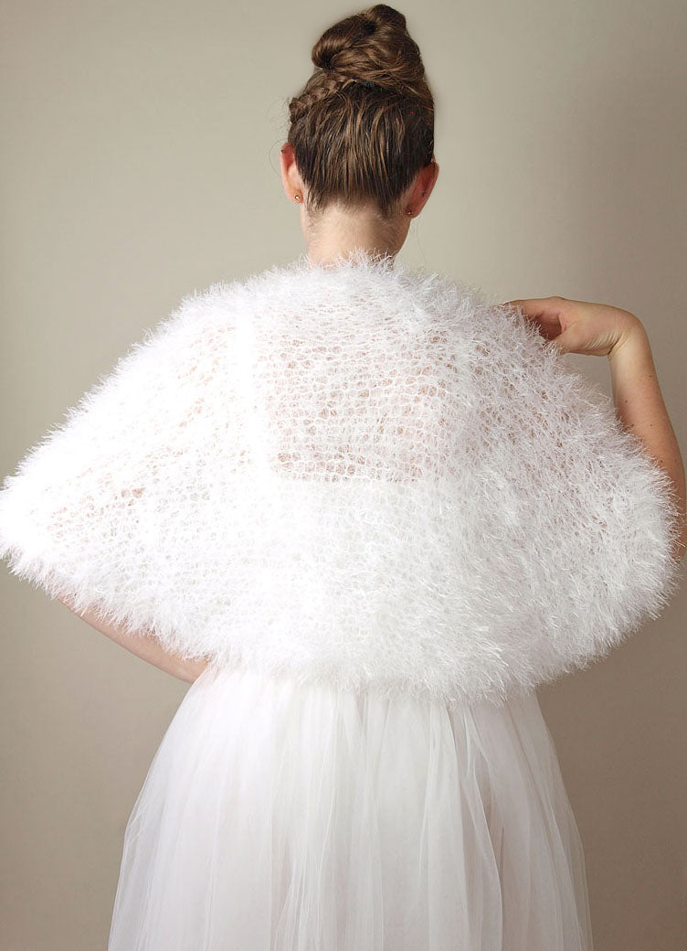 KNIT KIT für einen weiten Kuschel - Bolero FRANKA aus flauschiger Wolle - Beemohr