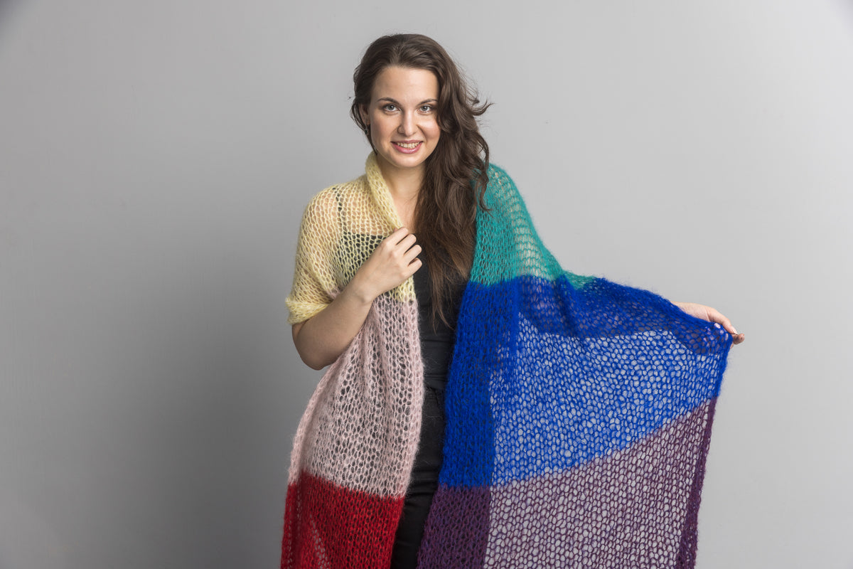 PRIDE Stola in den Farben des Regenbogens gestrickt - Beemohr