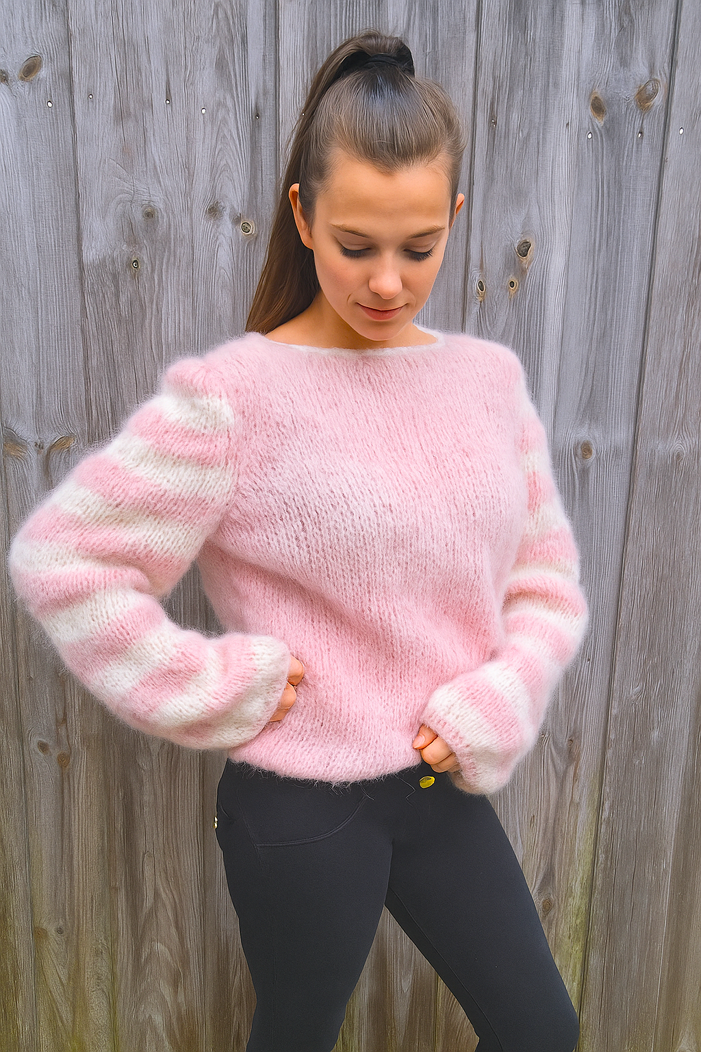 Strickpullover aus Mohair rosa gestreift