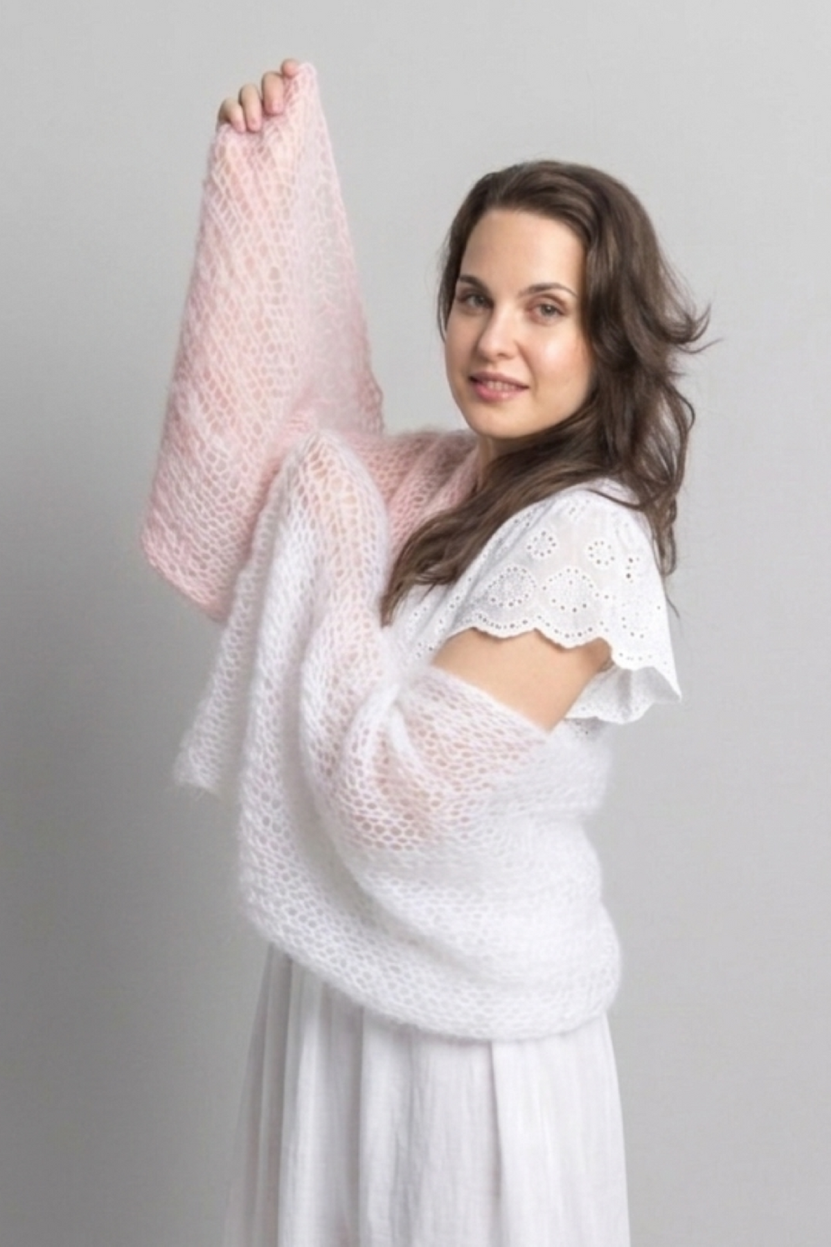 Stola in 2 Farben puder und weiß Strickanleitung Beemohr