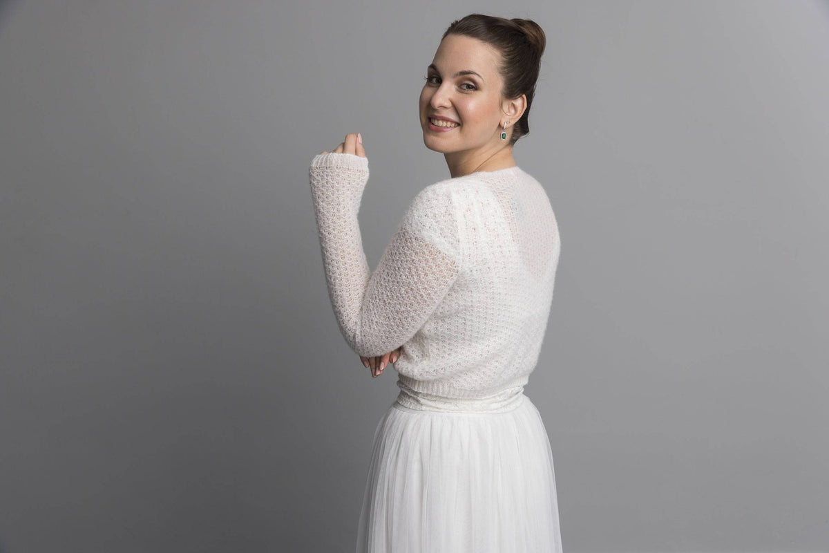 Bolero MIA im Lacemuster gestrickt mit Knöpfen aus edler weicher Wolle - Beemohr