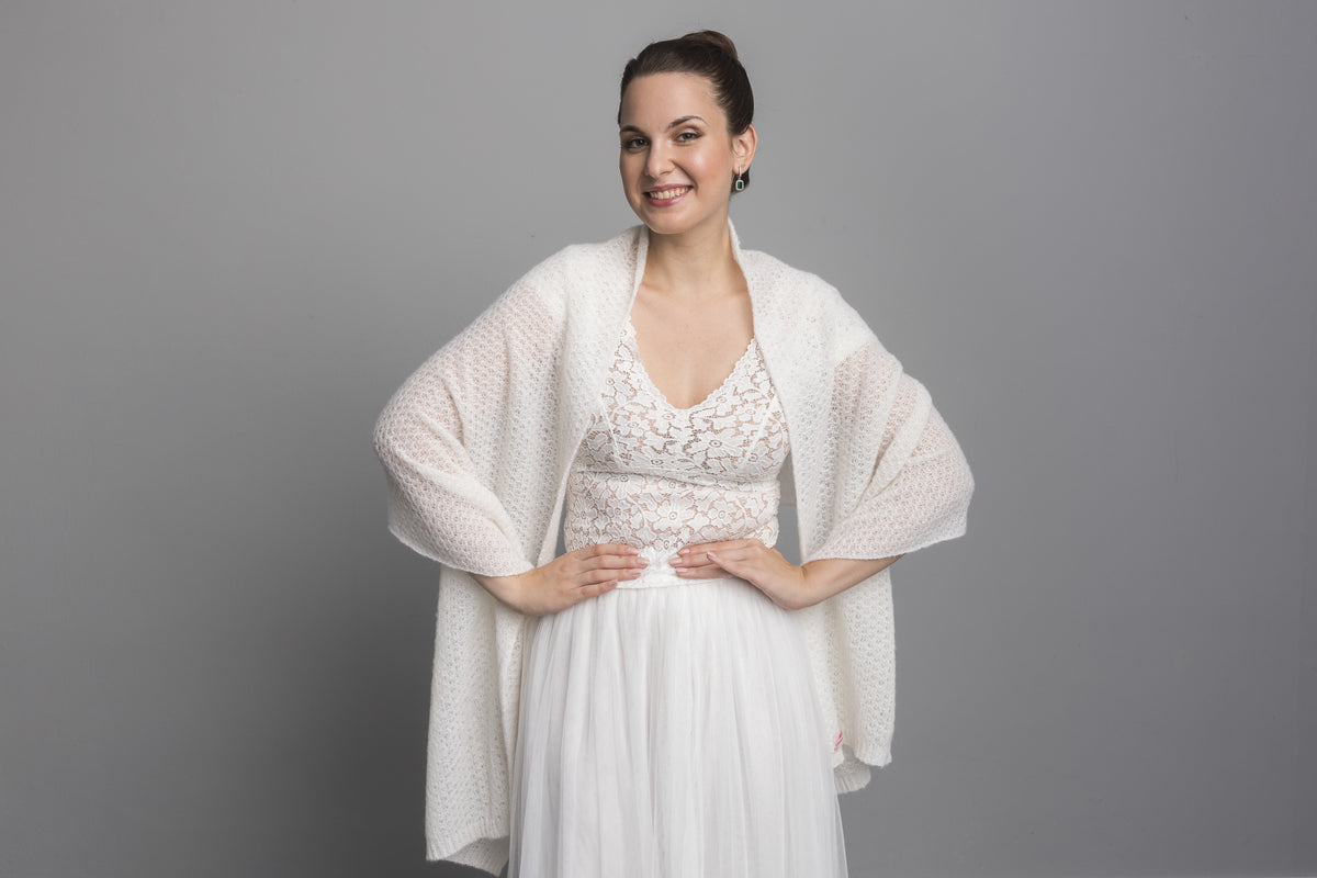FOR YOU: Leichte Lace Stola gestrickt für romantische Hochzeiten aus edlem Garn - Beemohr