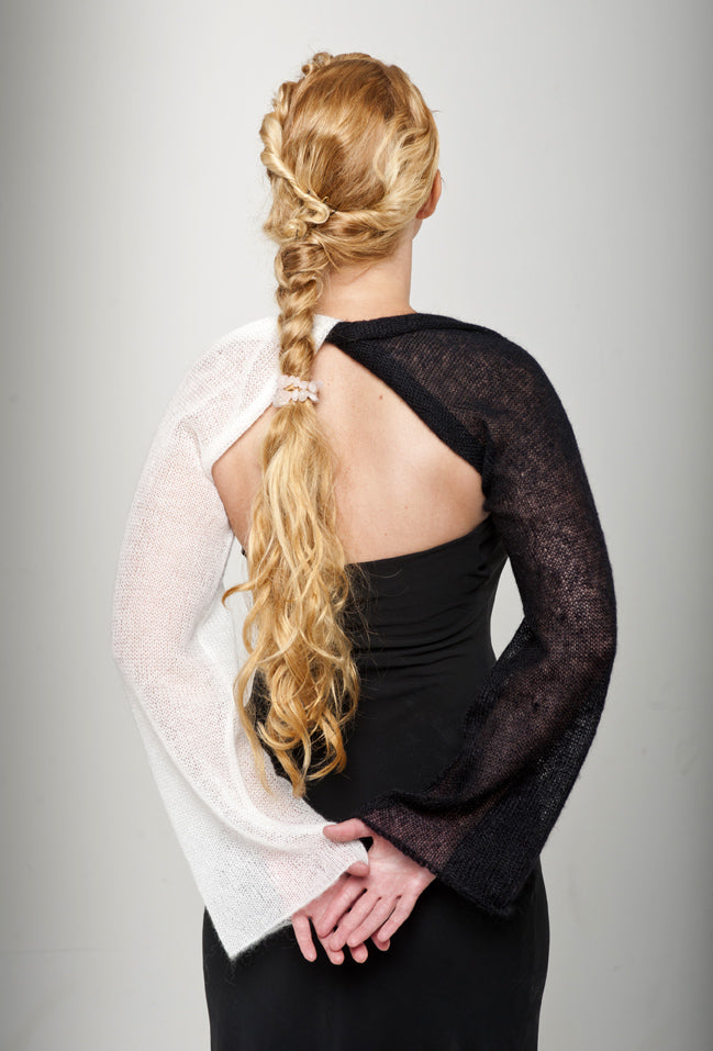 For You: Zweifarbiger Bolero Schal MS JOHNS in schwarz weiß gestrickt - Beemohr